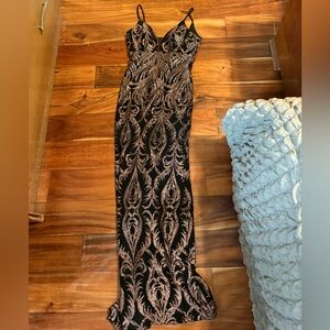 Betsy & Adam Black & Gold Beaded Gown Size 2 Formal Maxi Dress (1033)